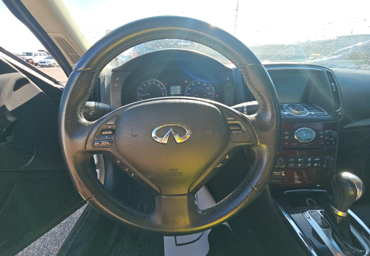 Infiniti G37 Convertible  2011