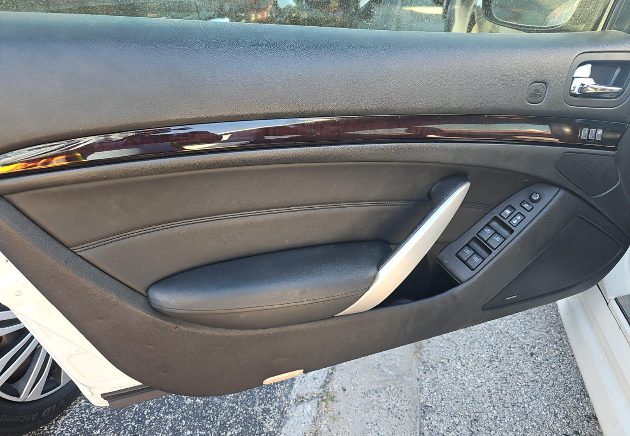 Infiniti G37 Convertible  2011