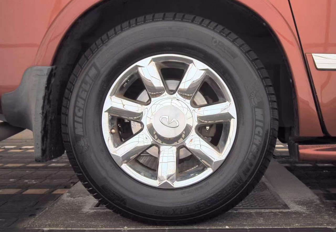 Infiniti QX56 RWD 4dr 2004