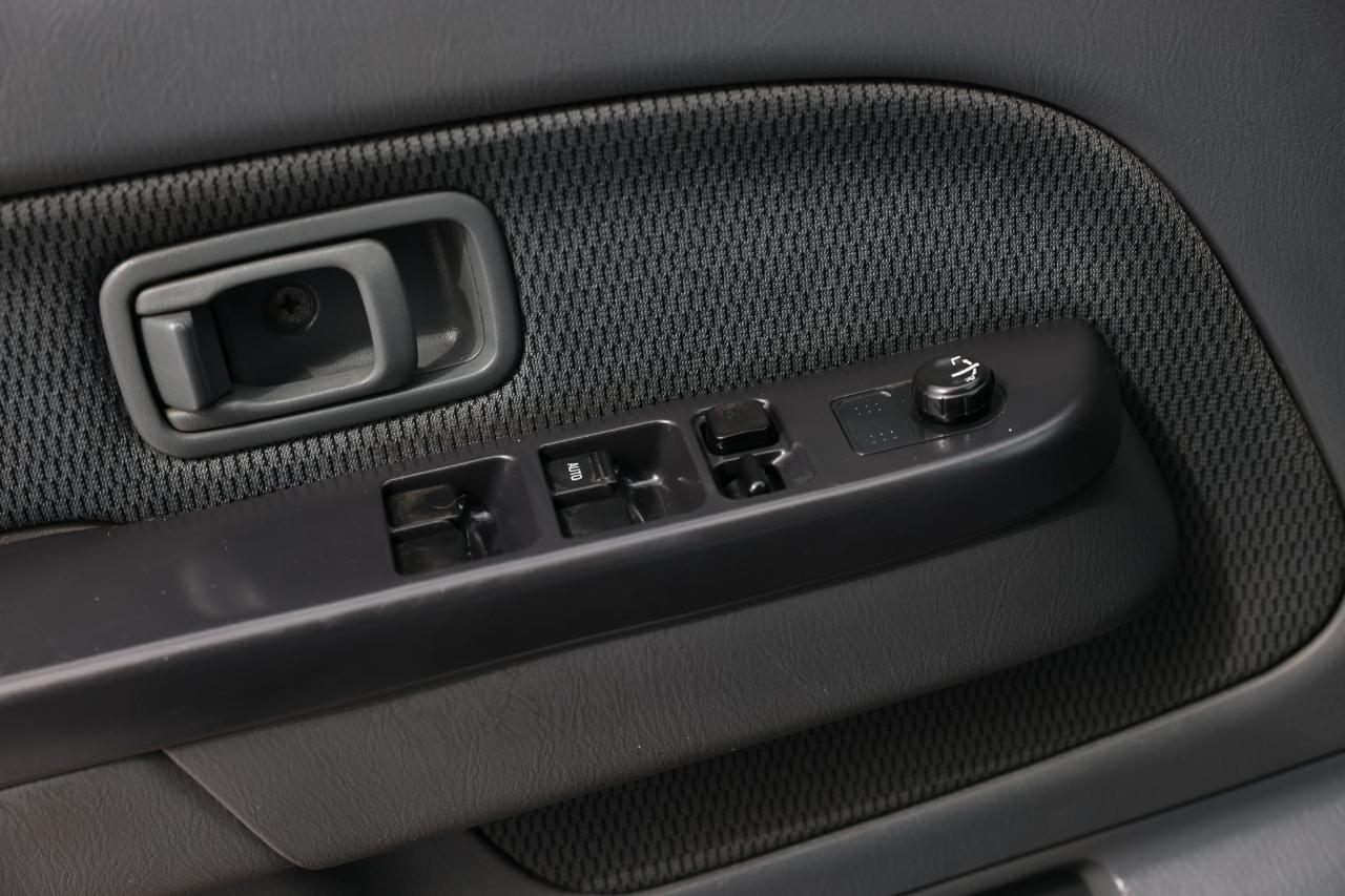 Nissan Frontier 2WD  2004