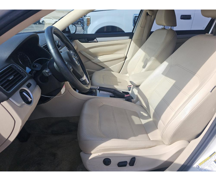 Volkswagen Passat  2012