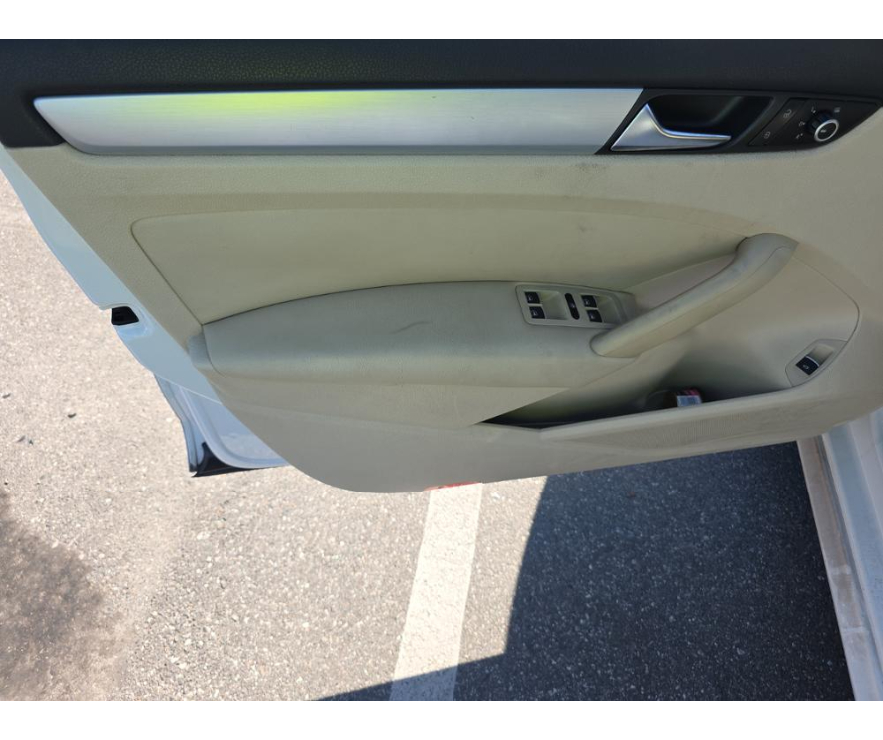 Volkswagen Passat  2012