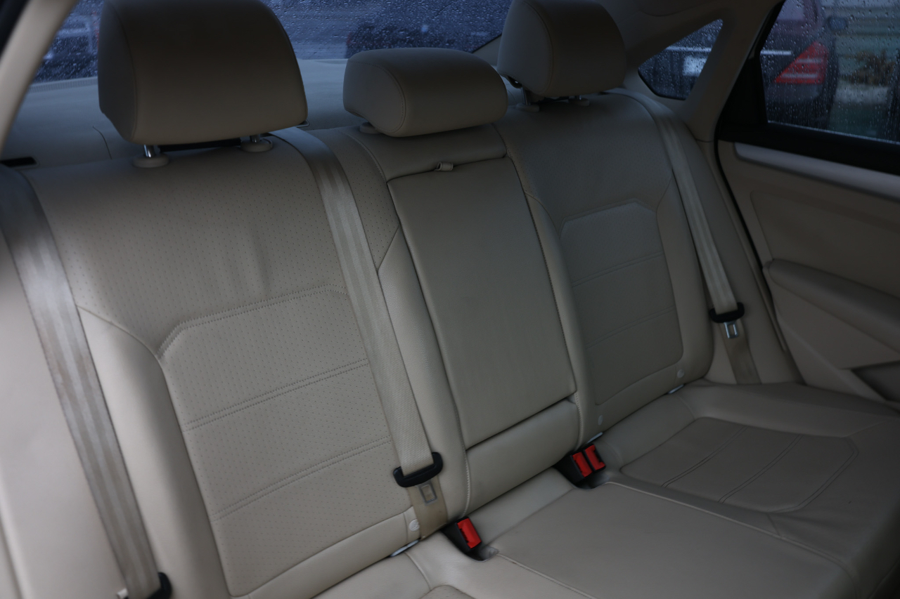 Volkswagen Passat  2012