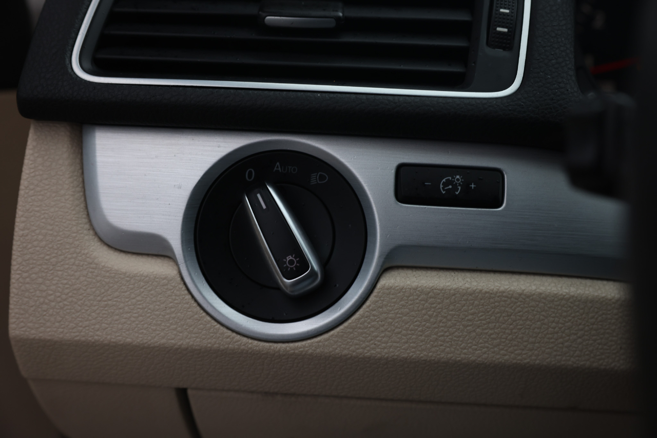 Volkswagen Passat  2012