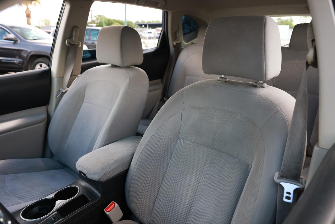 Nissan Rogue Select  2014