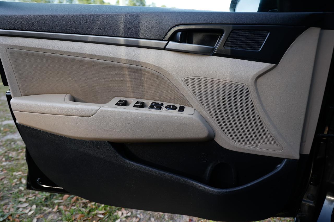 Hyundai Elantra  2018