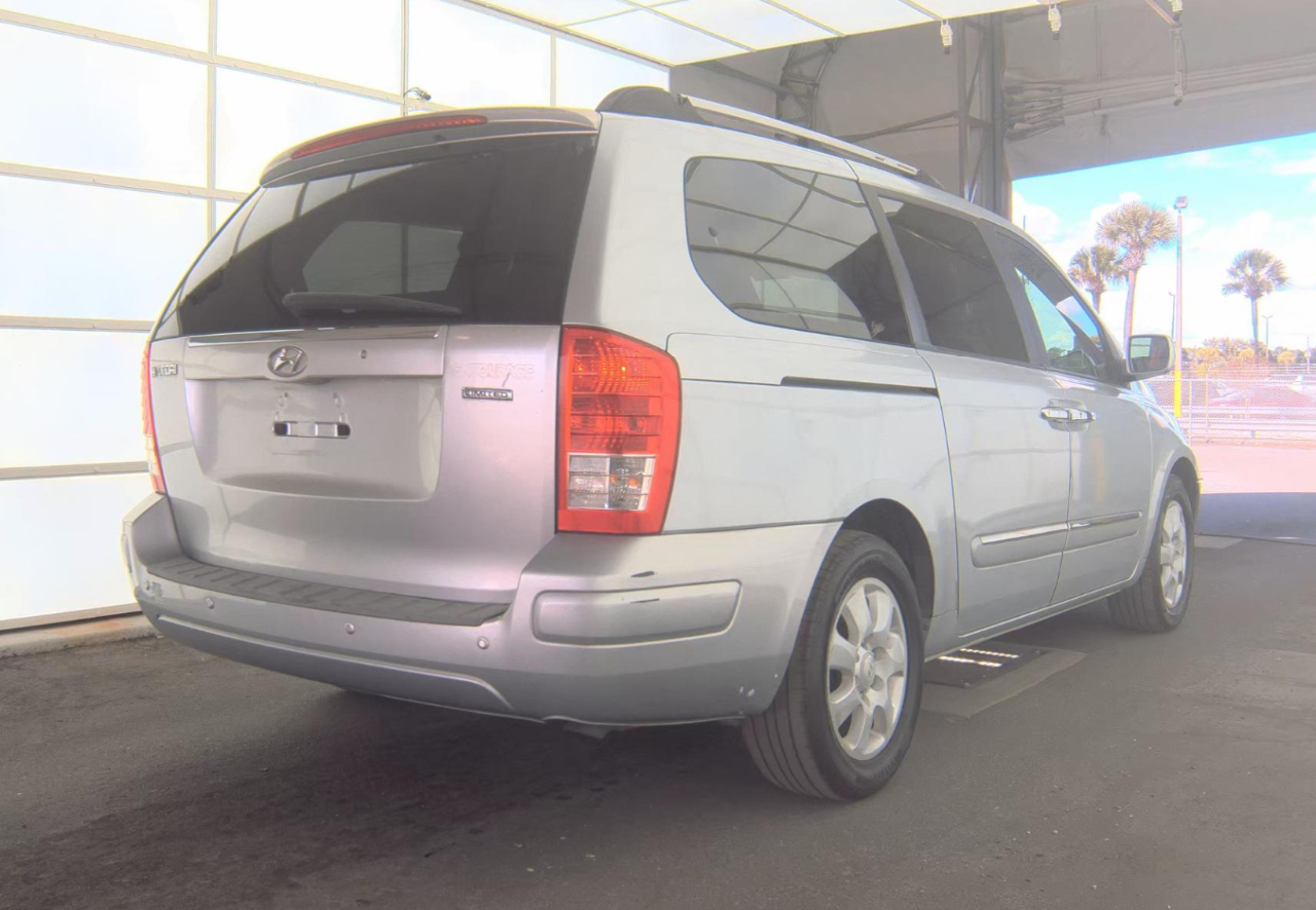 Hyundai Entourage  2007