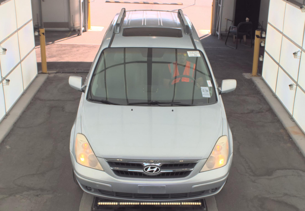 Hyundai Entourage  2007