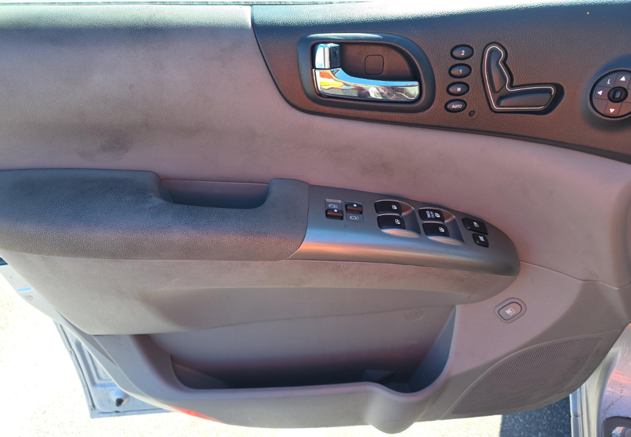 Hyundai Entourage  2007