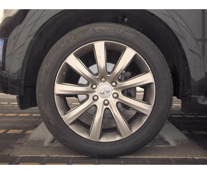 Infiniti QX56  2012