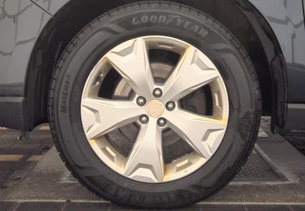 Subaru Forester 2.5i Touring 2014