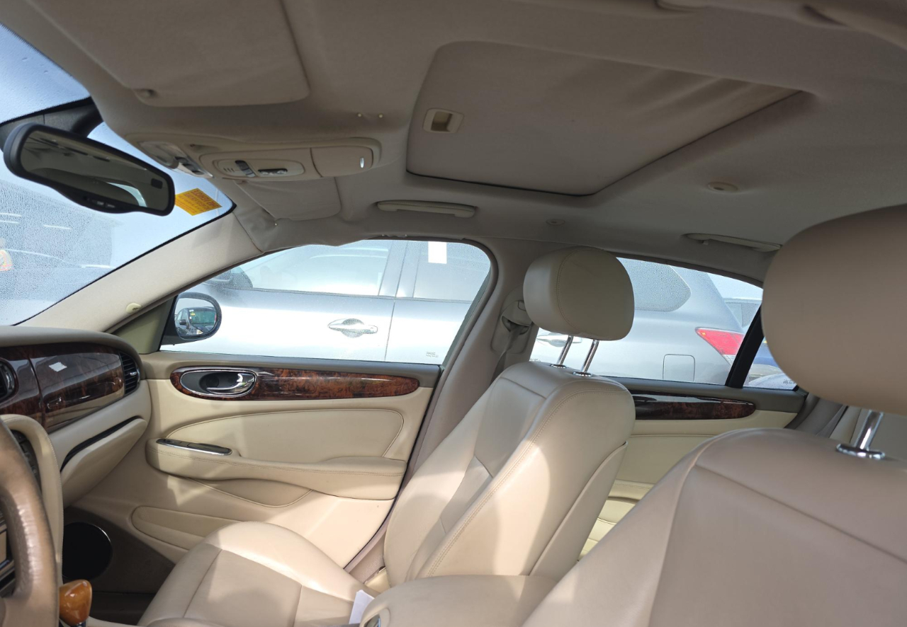 Jaguar XJ8  2004