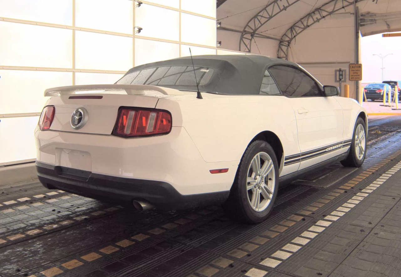 Ford Mustang V6 Convertible 2010