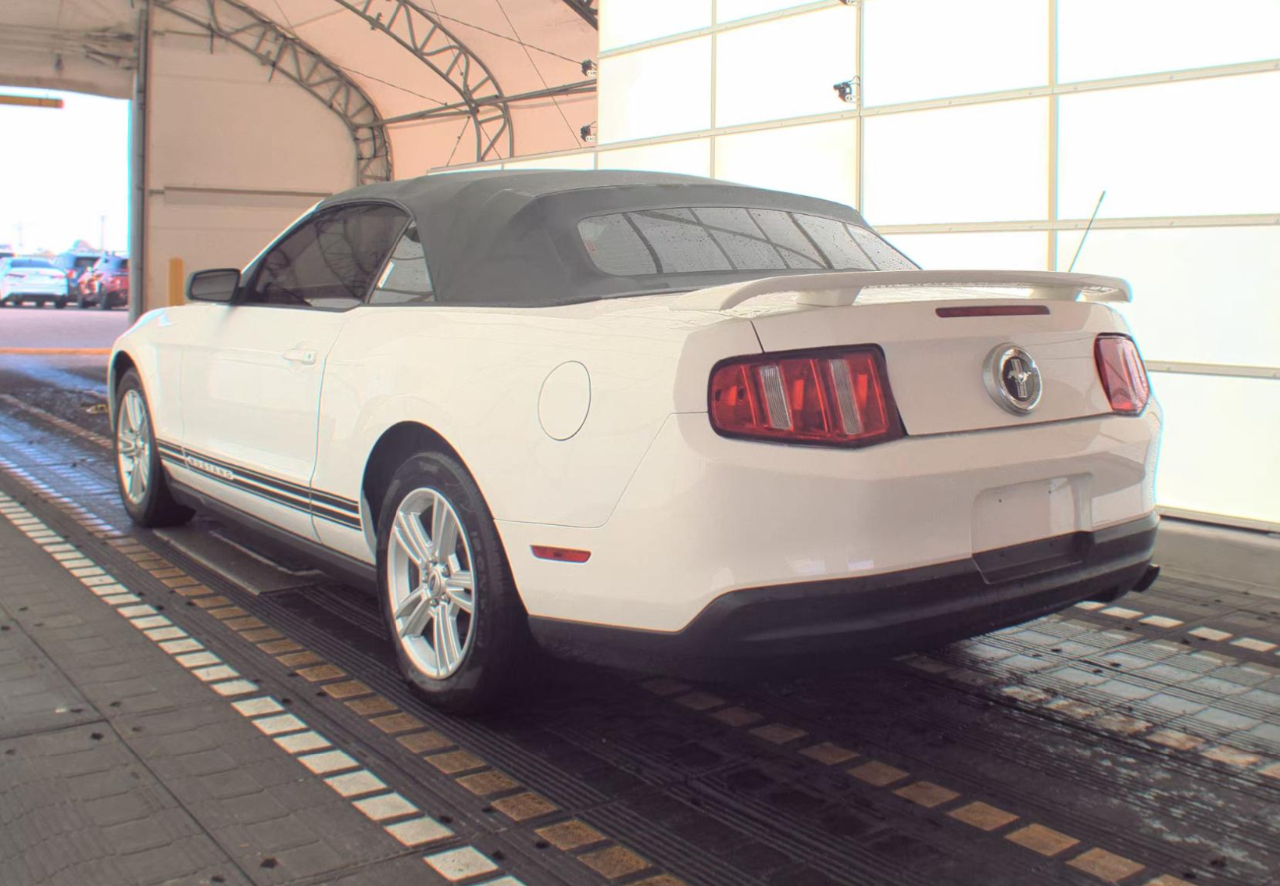 Ford Mustang V6 Convertible 2010