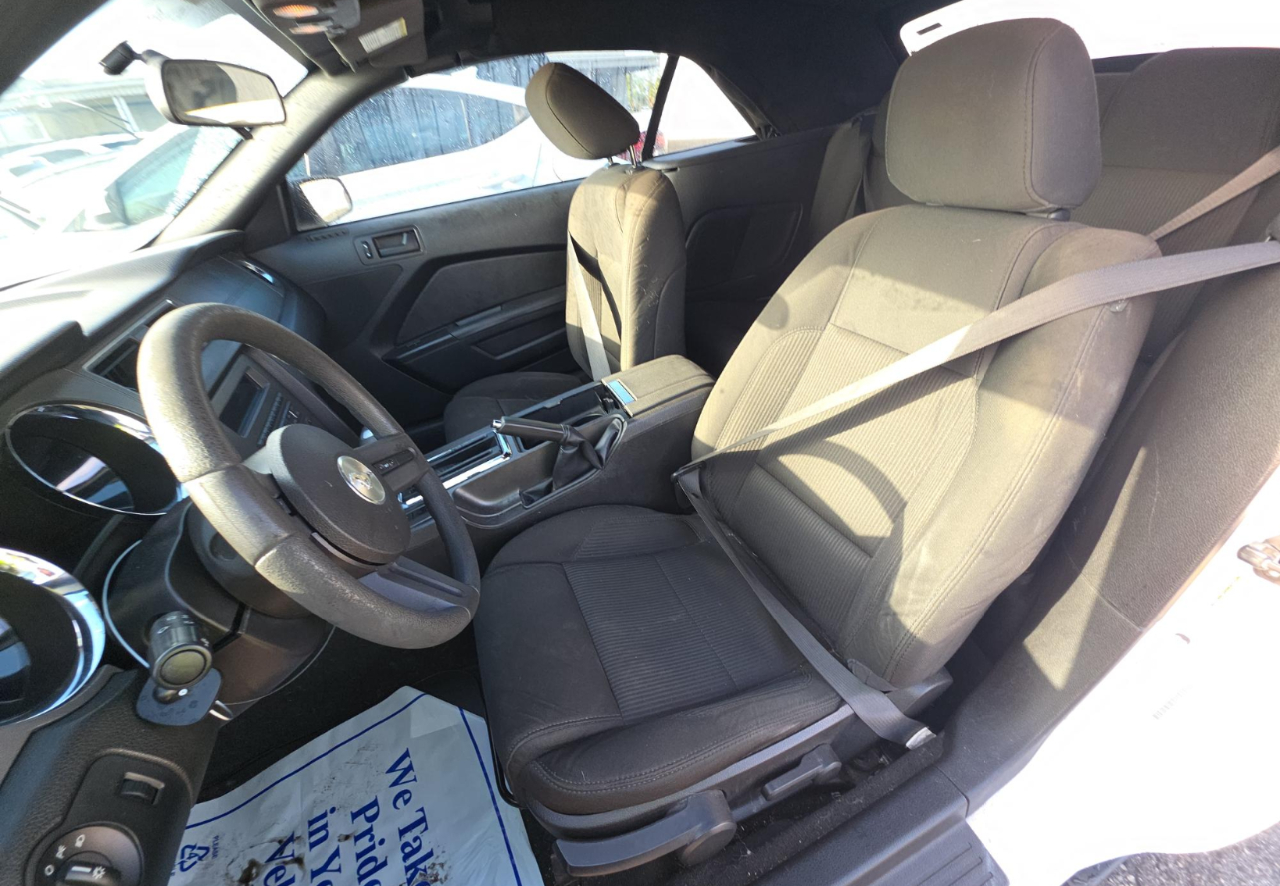 Ford Mustang V6 Convertible 2010