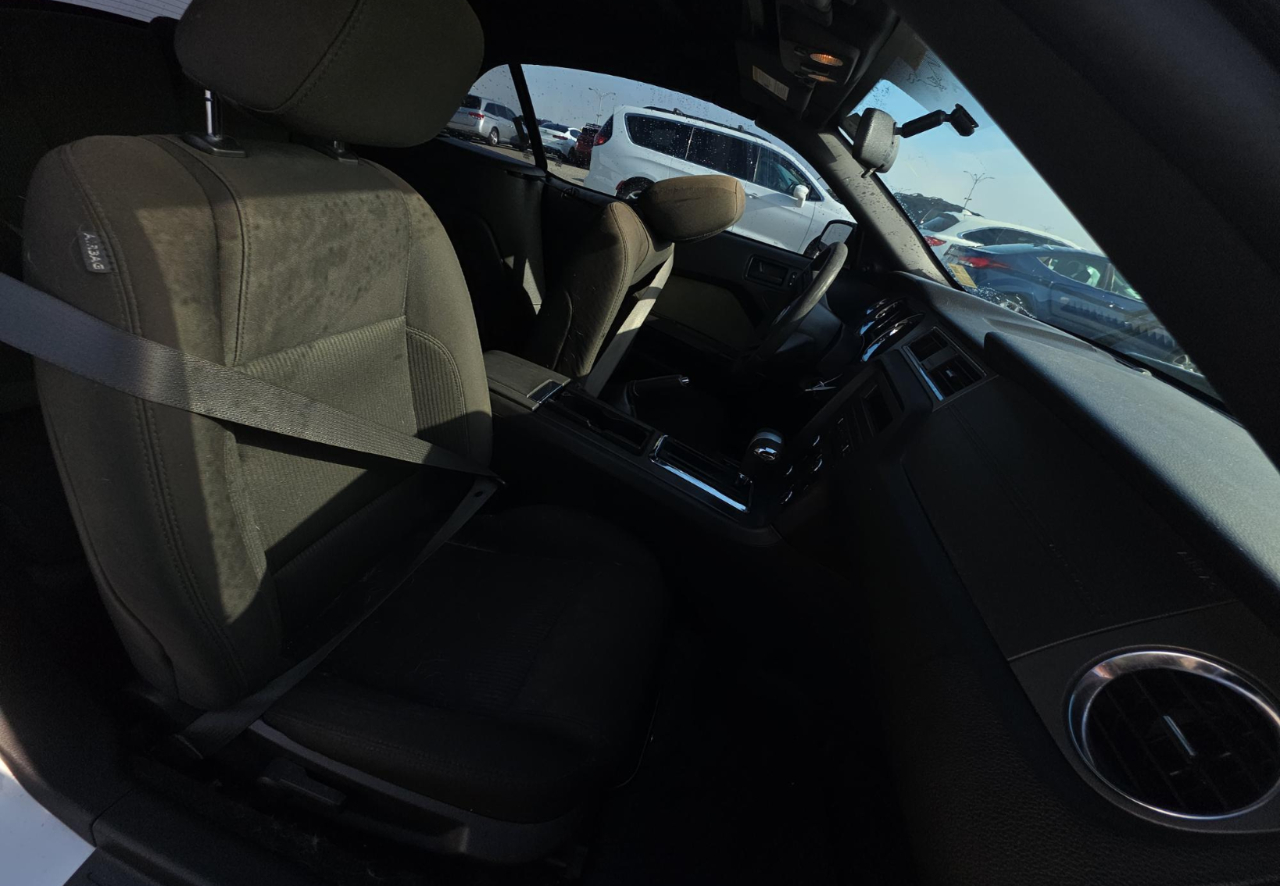 Ford Mustang V6 Convertible 2010