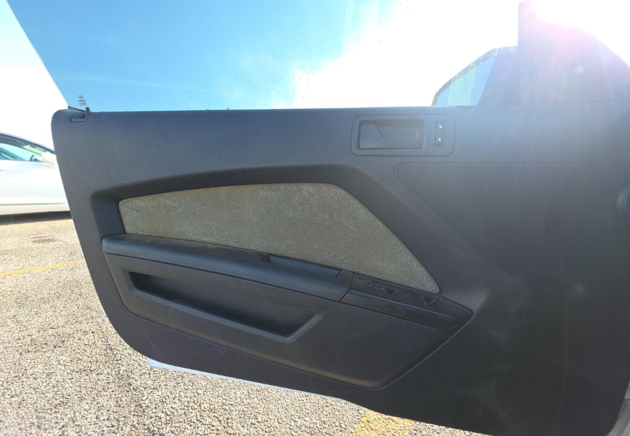 Ford Mustang V6 Convertible 2010