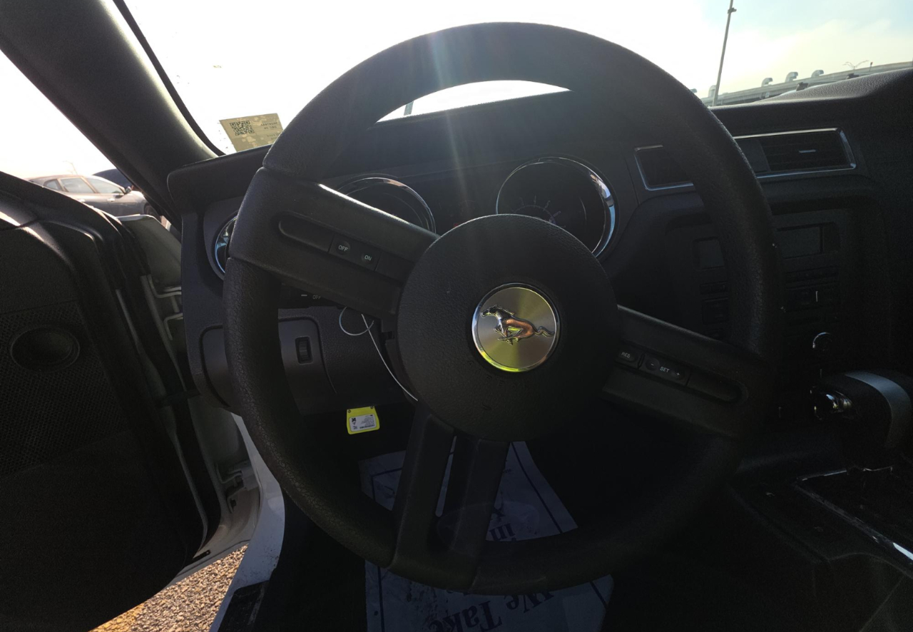 Ford Mustang V6 Convertible 2010