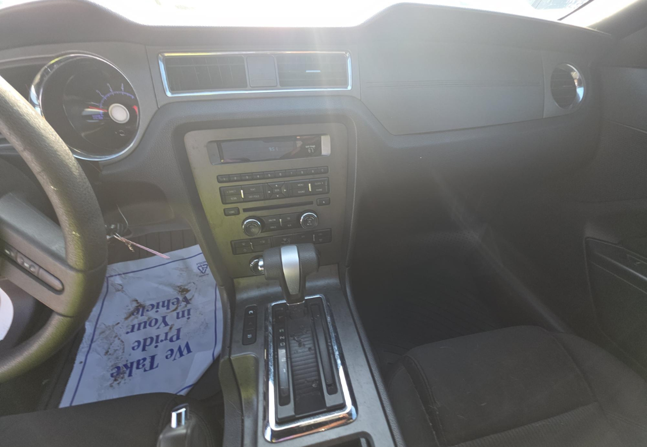 Ford Mustang V6 Convertible 2010