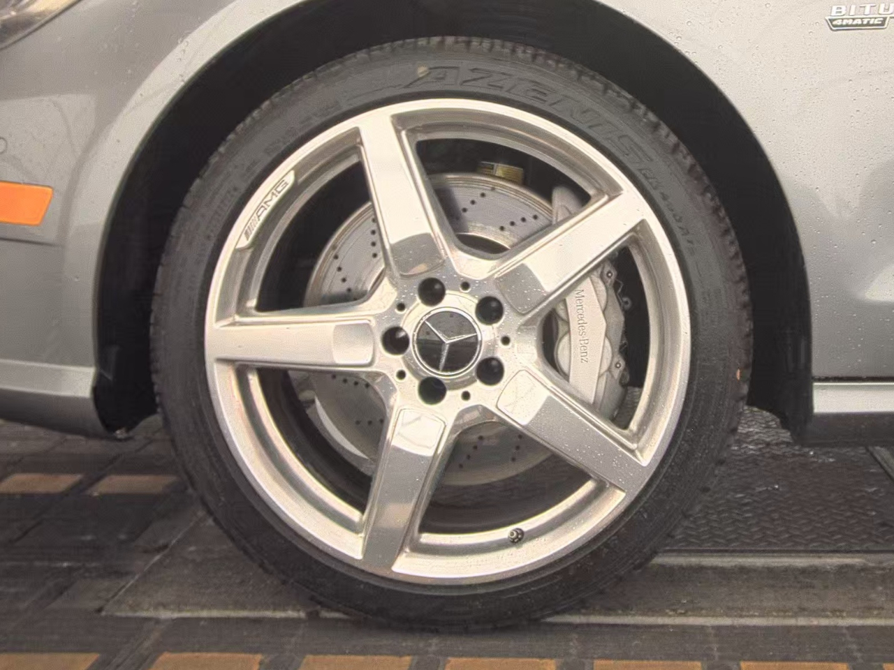 Mercedes-Benz CLS550  2012