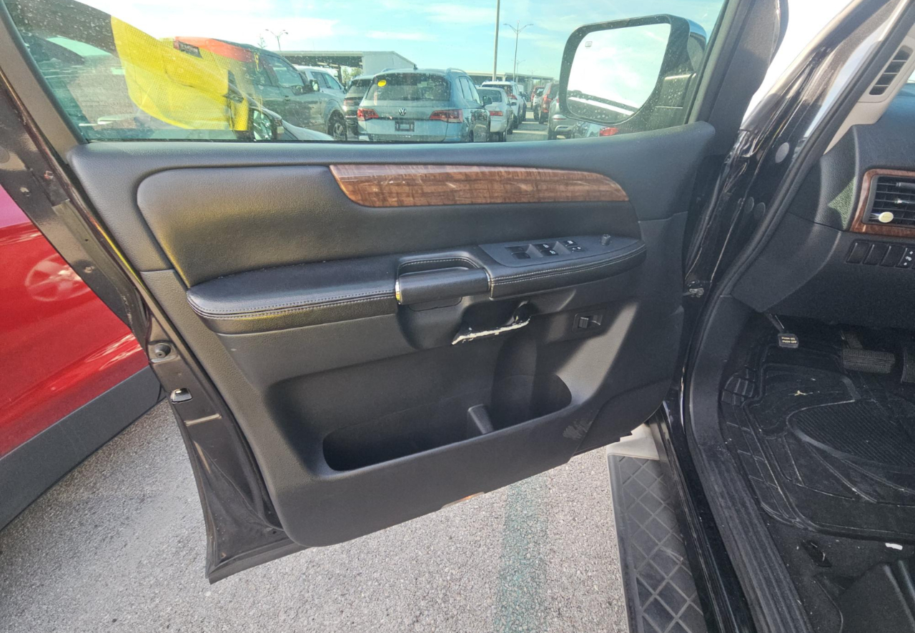 Nissan Armada SL 2011