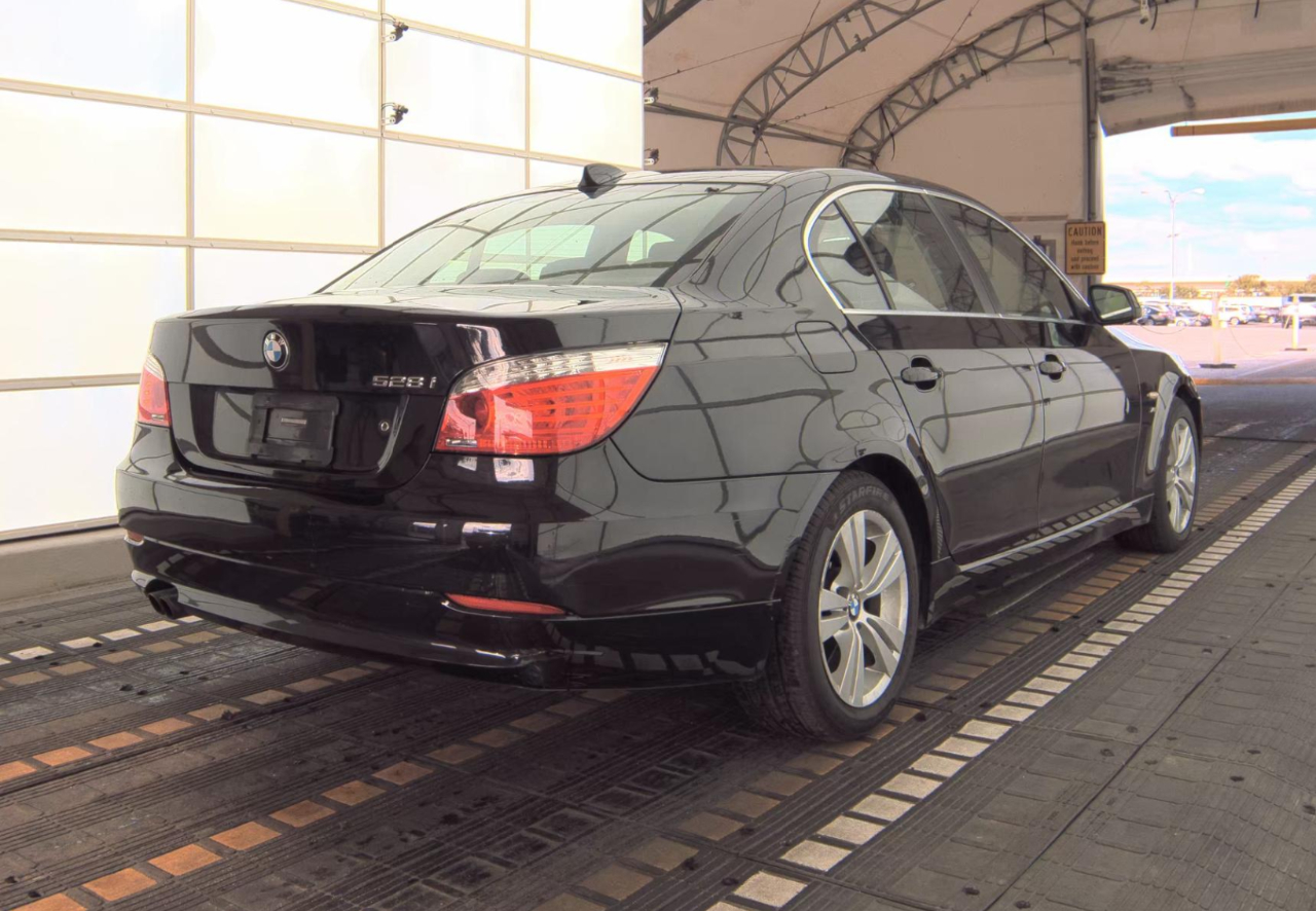 BMW 528i  2010