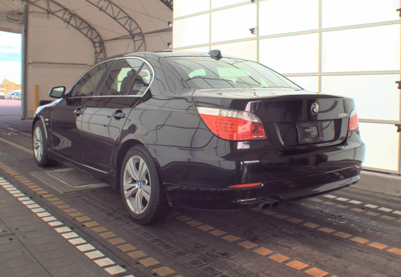 BMW 528i  2010