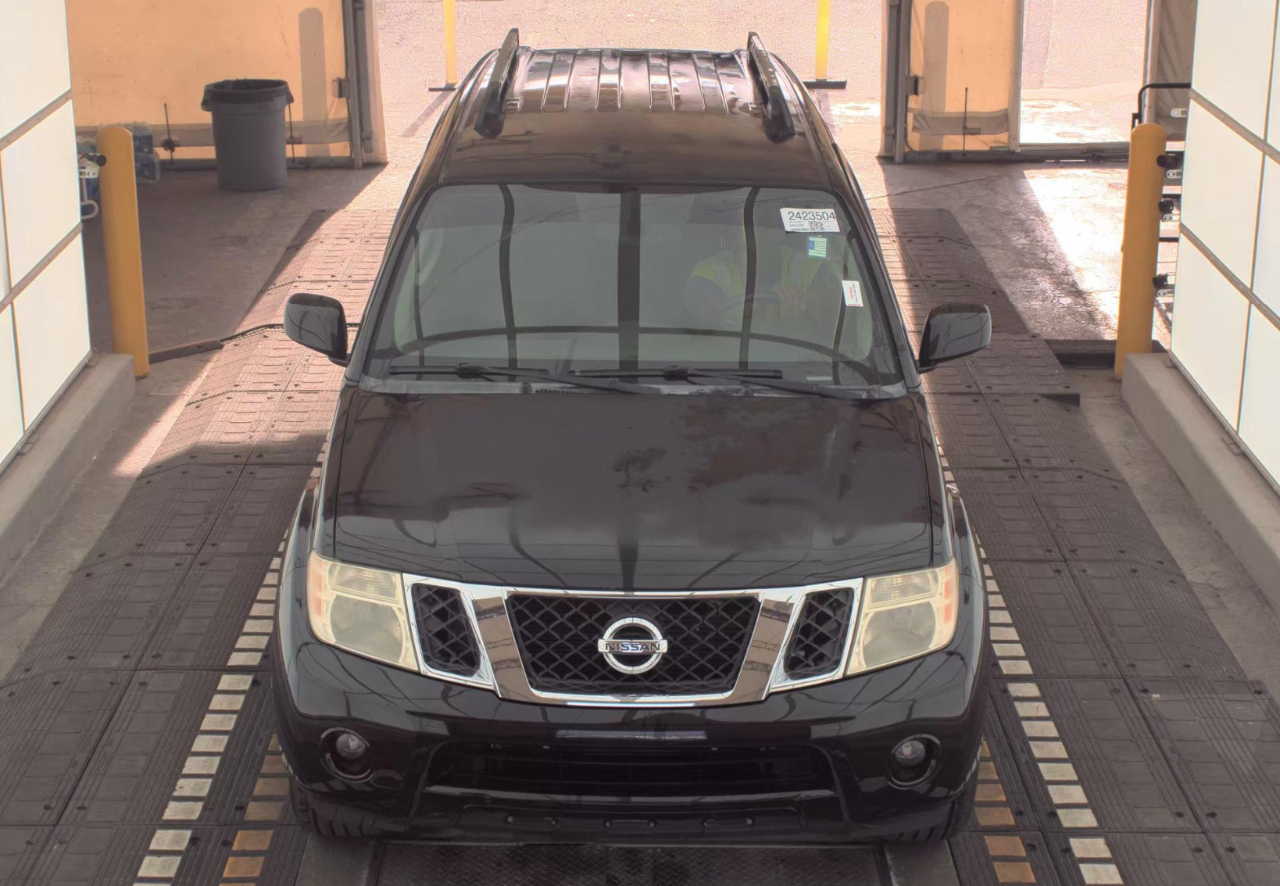 Nissan Pathfinder SV 2011