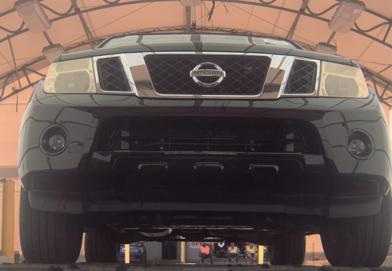 Nissan Pathfinder SV 2011