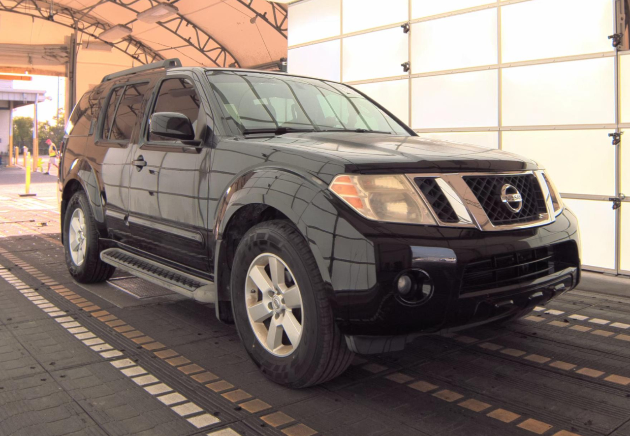 Nissan Pathfinder SV 2011