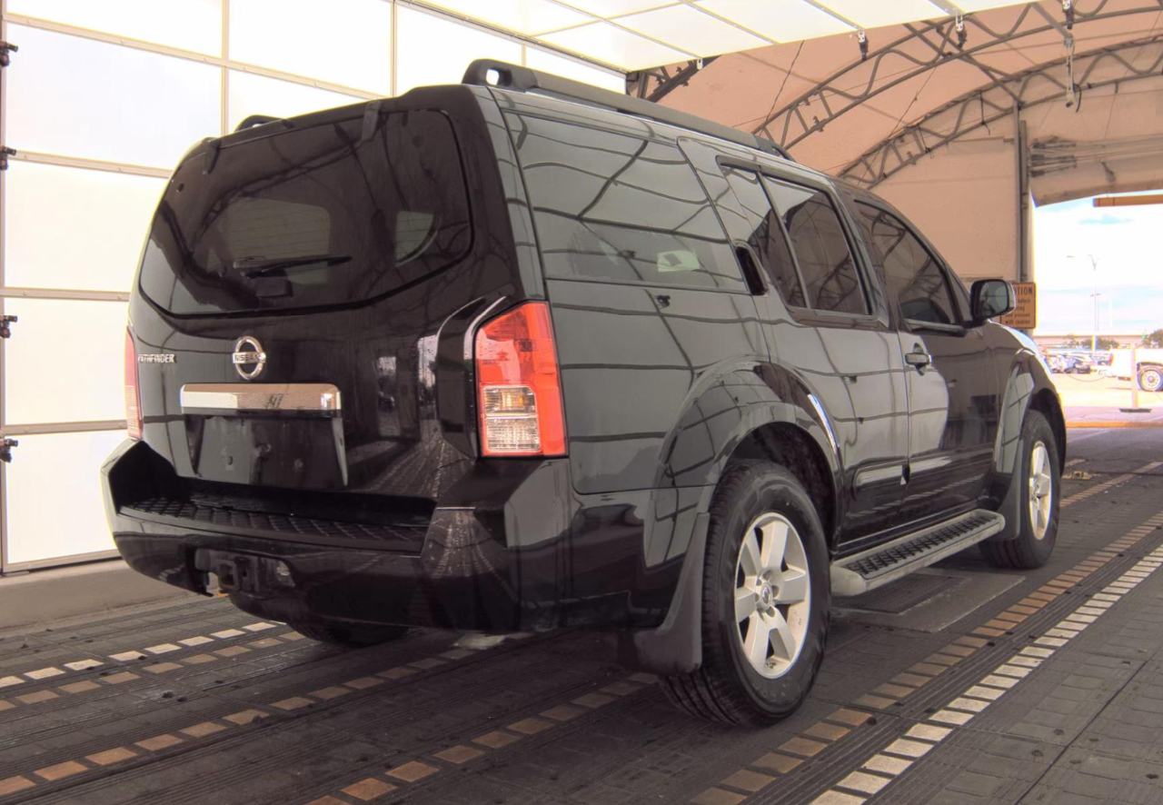 Nissan Pathfinder SV 2011