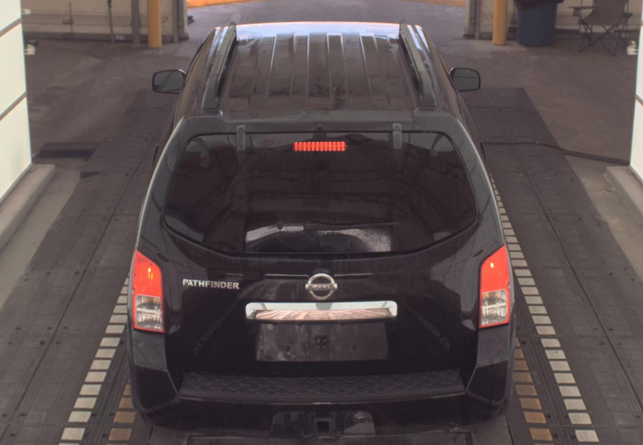 Nissan Pathfinder SV 2011