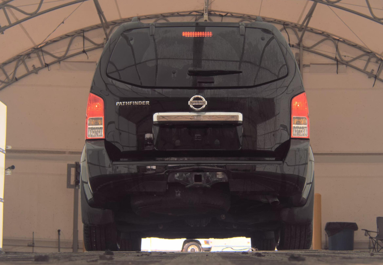 Nissan Pathfinder SV 2011