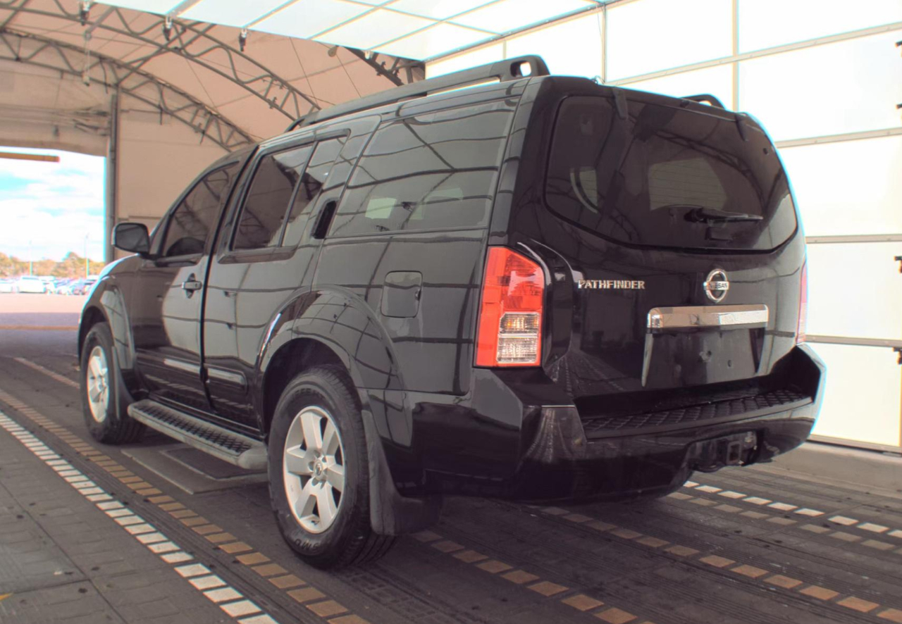 Nissan Pathfinder SV 2011