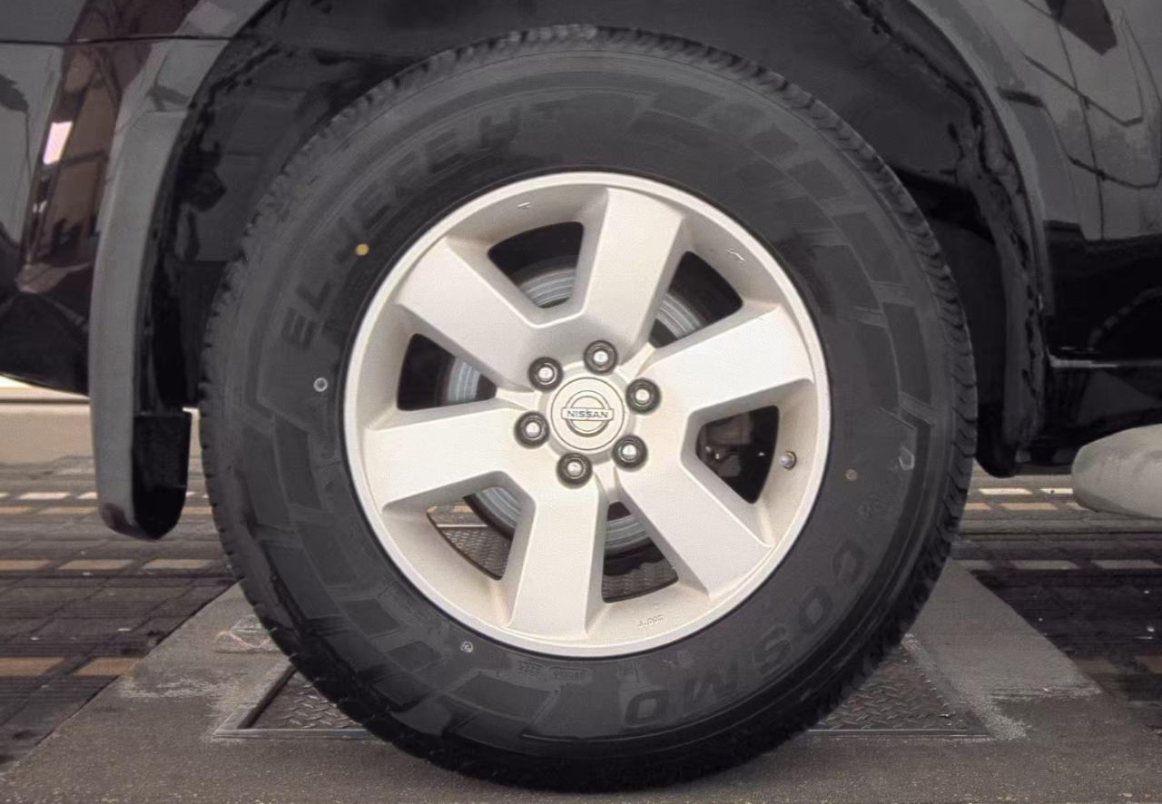 Nissan Pathfinder SV 2011