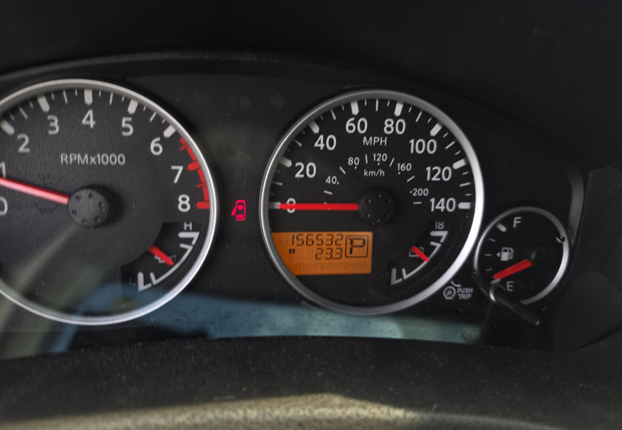 Nissan Pathfinder SV 2011