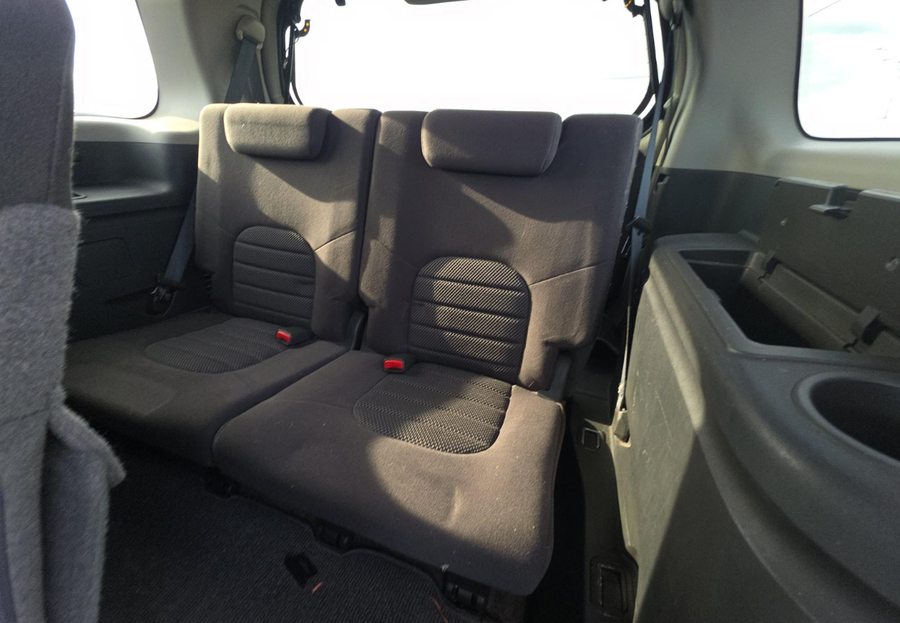 Nissan Pathfinder SV 2011