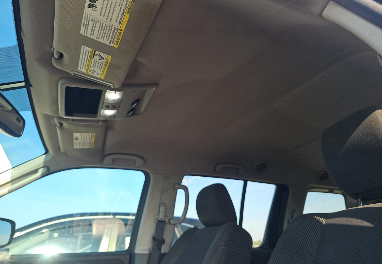 Nissan Pathfinder SV 2011