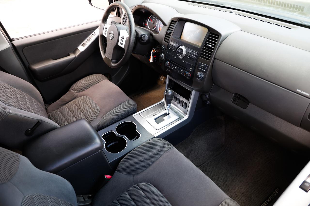 Nissan Pathfinder  2011