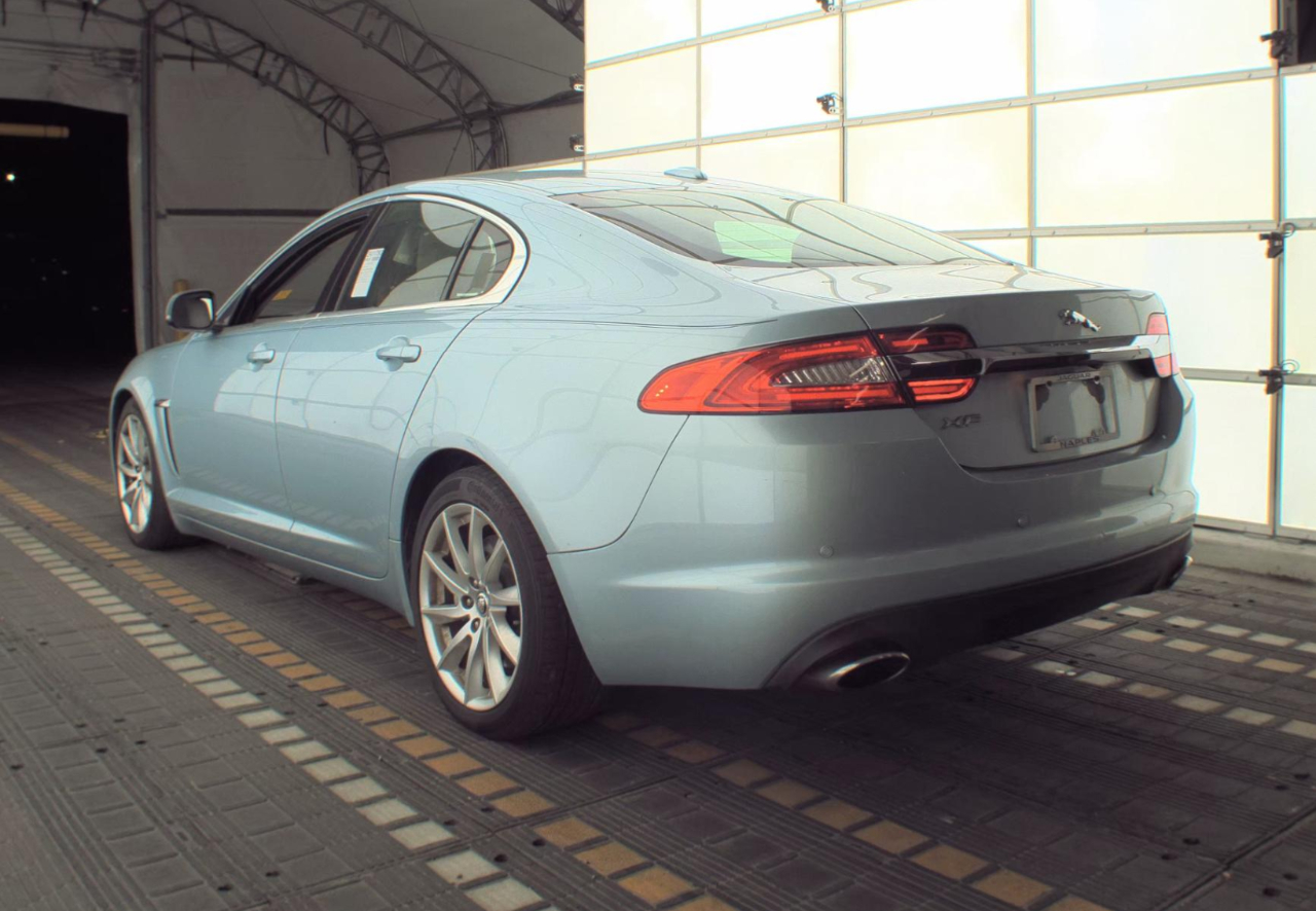 Jaguar XF  2012