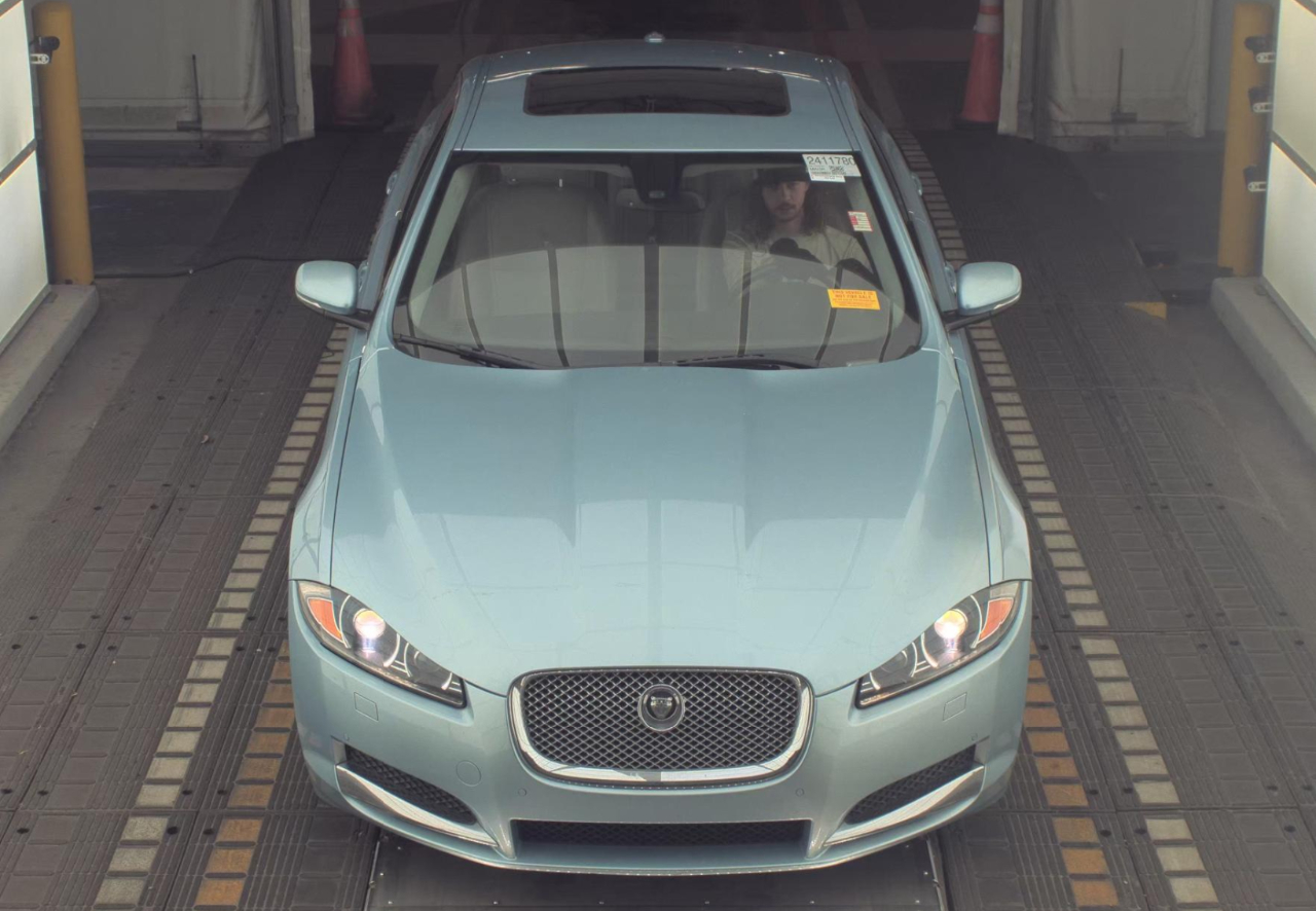 Jaguar XF  2012