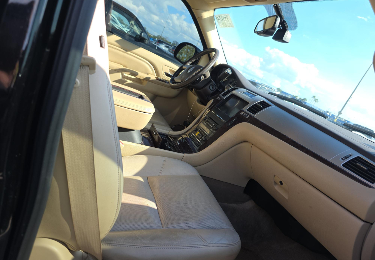 Cadillac Escalade  2012