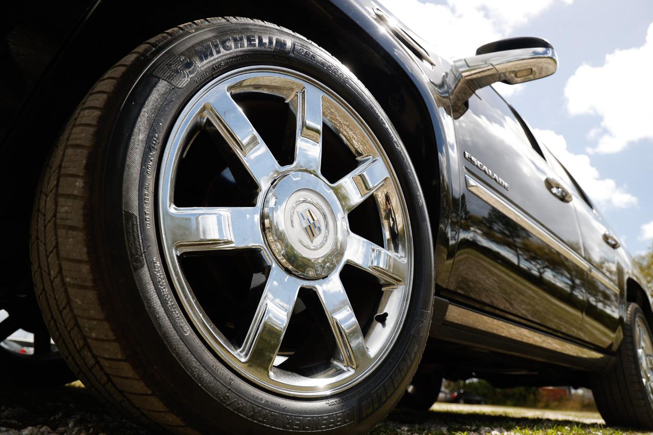 Cadillac Escalade  2012