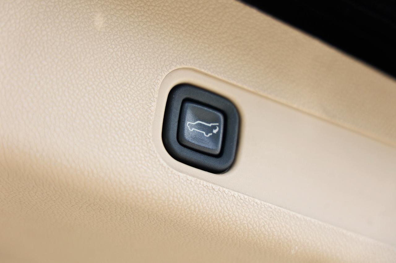 Cadillac Escalade  2012