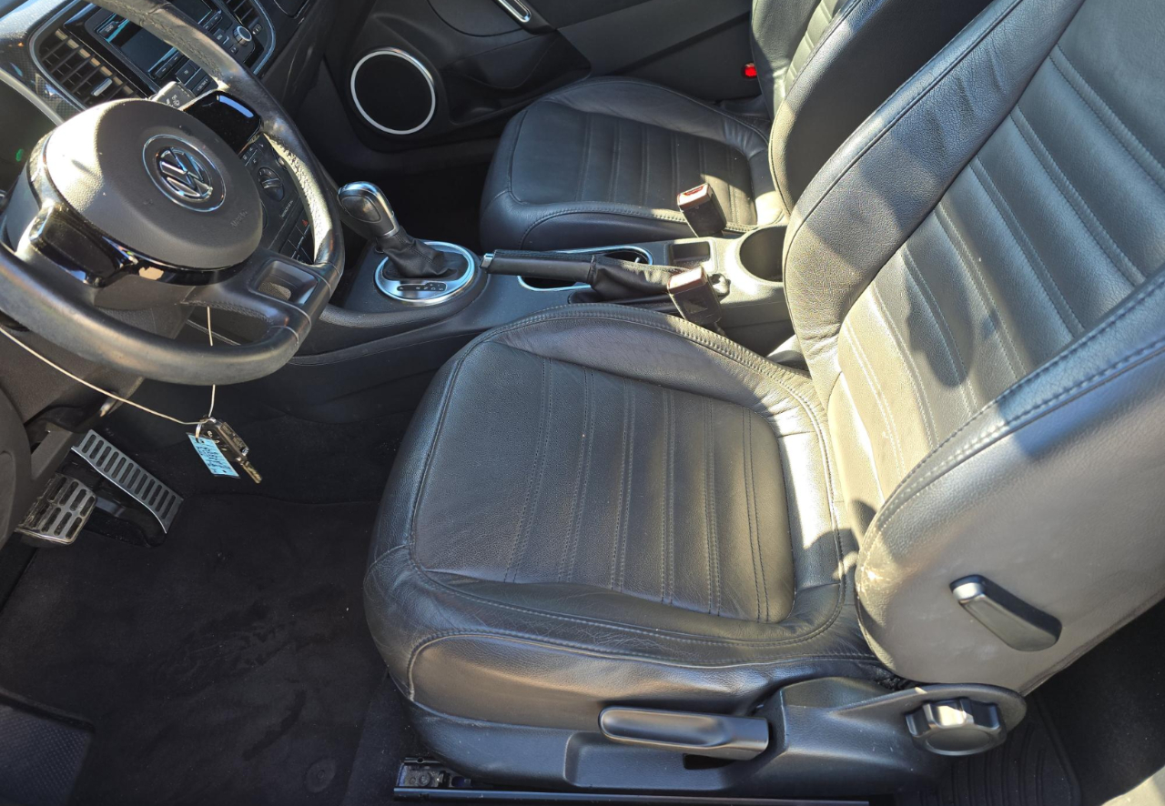 Volkswagen Beetle  2012