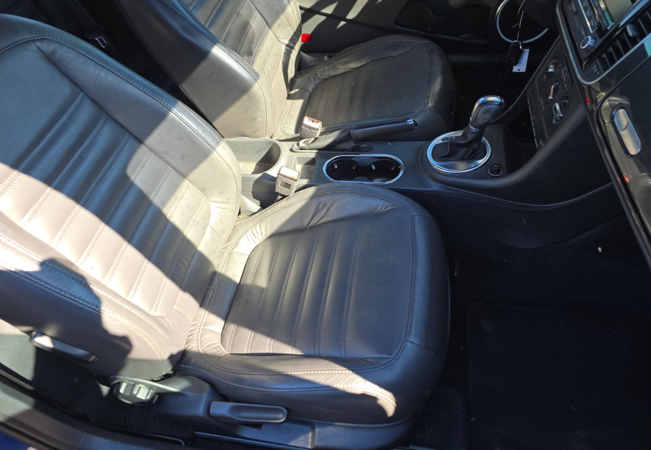 Volkswagen Beetle  2012