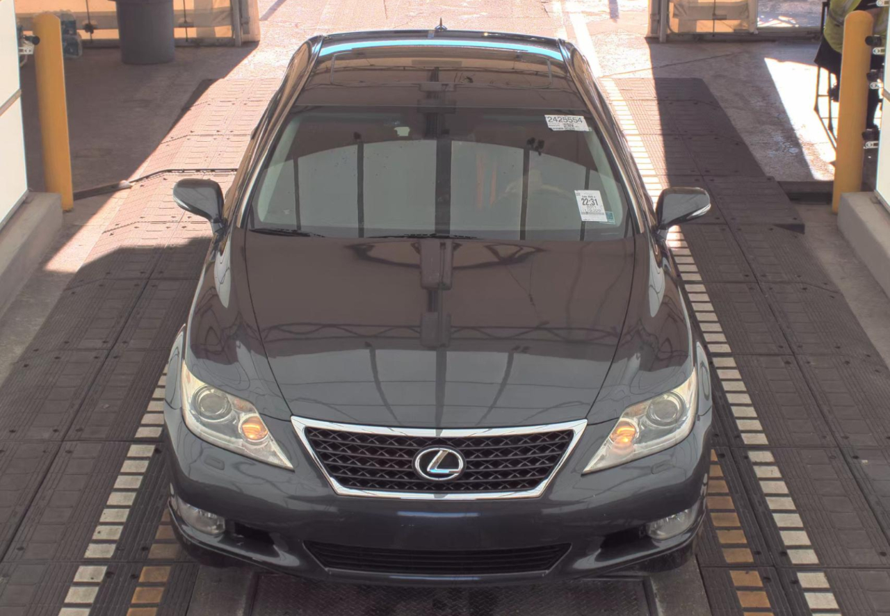 Lexus LS 460  2011