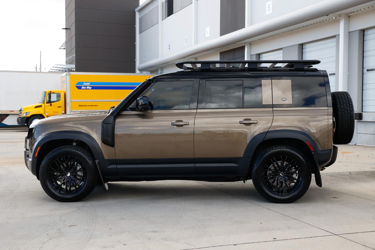 Land Rover Defender  2020