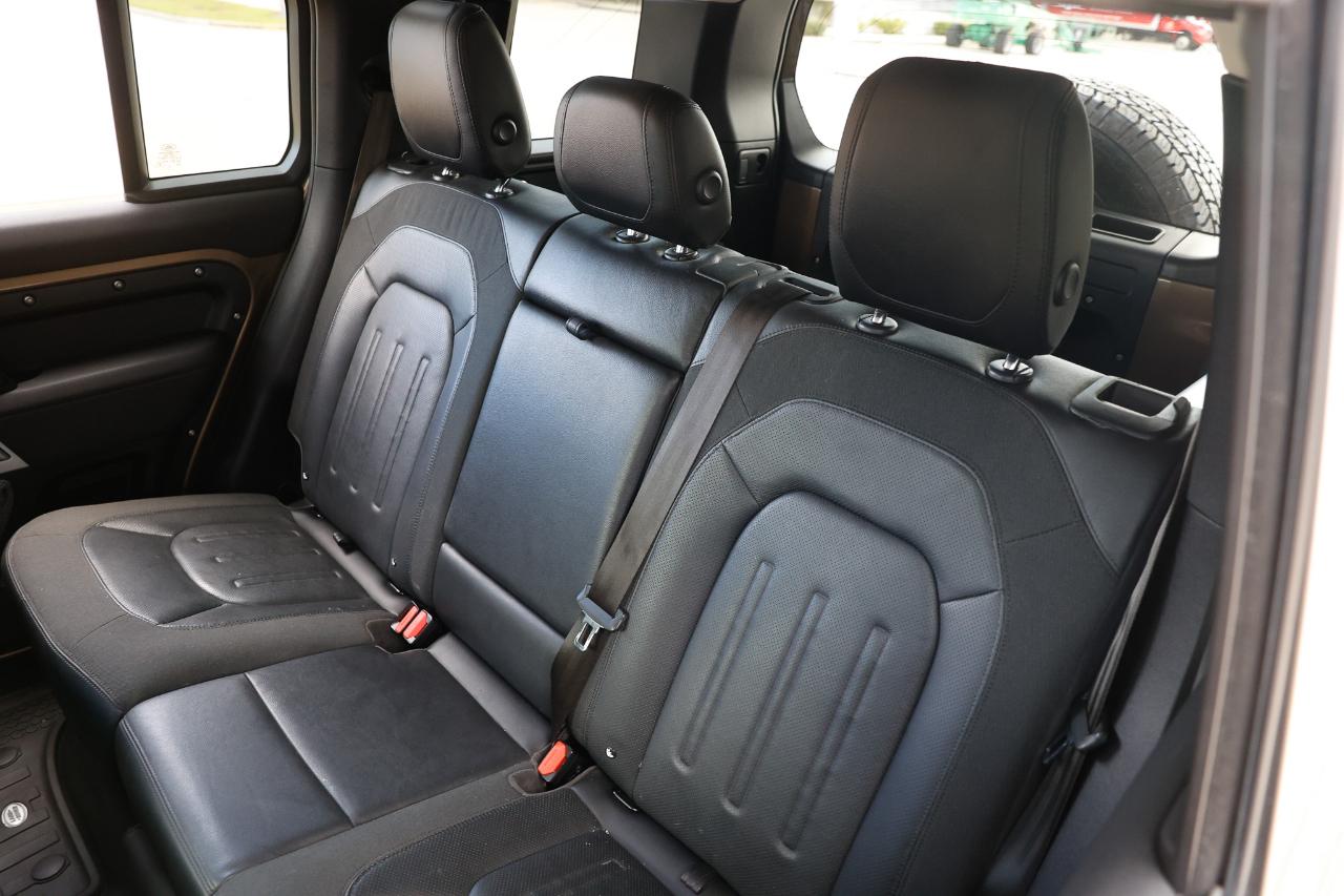 Land Rover Defender  2020