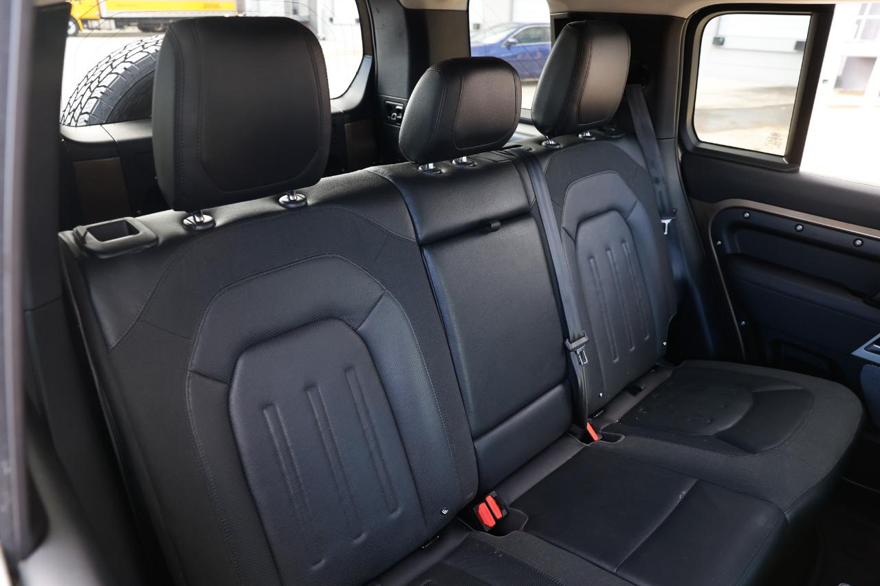 Land Rover Defender  2020